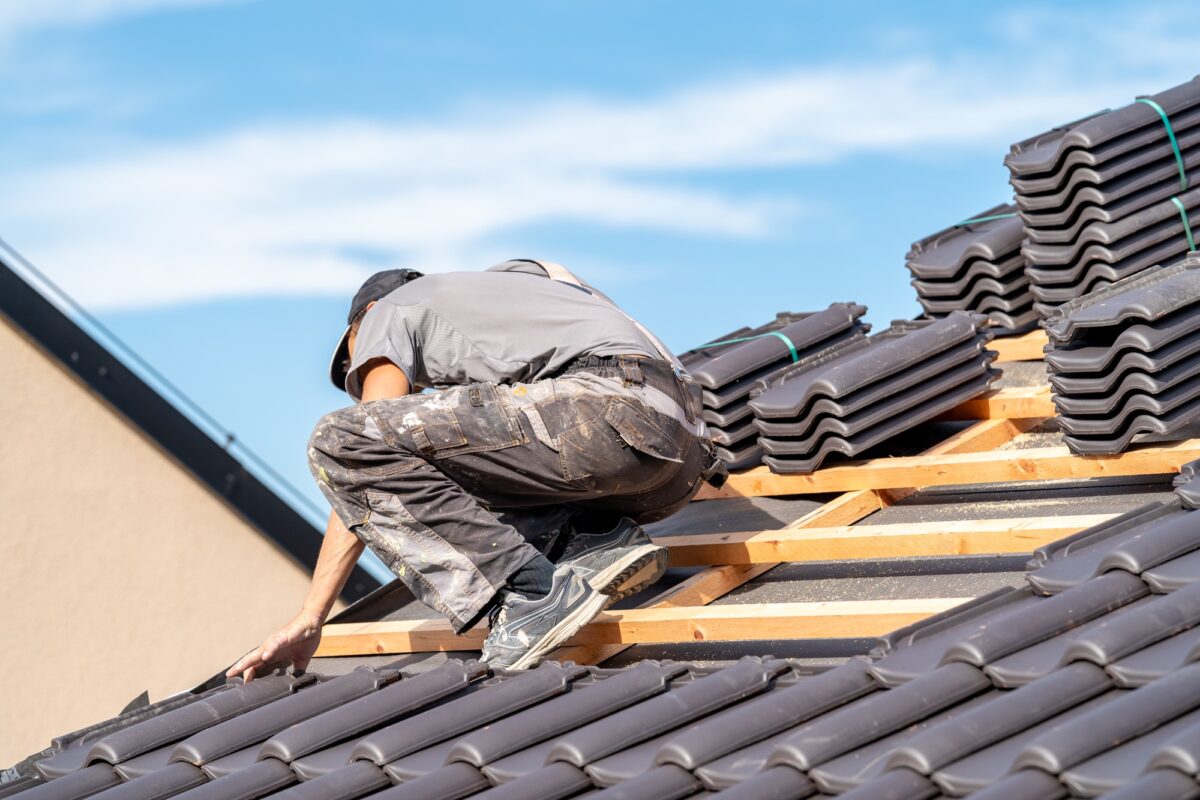 installation of ceramic tiles on the roof of the building by an expert